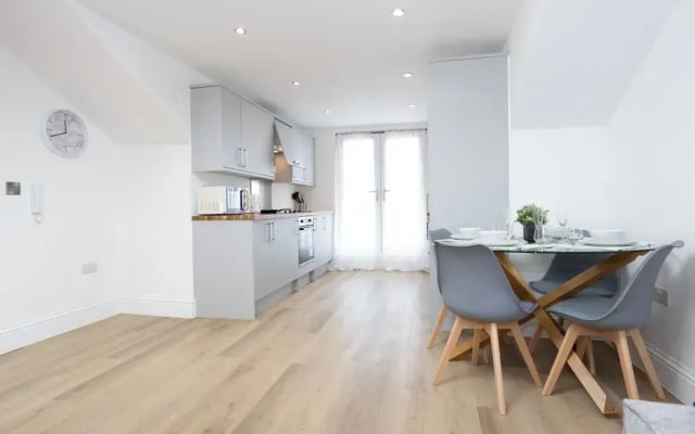 Flat 5 15 Longley Road