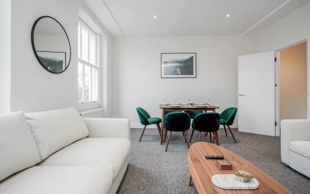 Stunning 2 Bedroom Duplex Apt in Center of Camden
