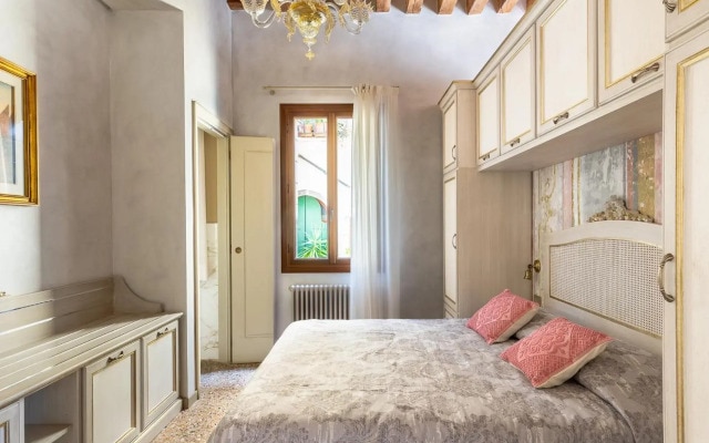 Ca' Cappello Venice Apartment 1 with Canal View