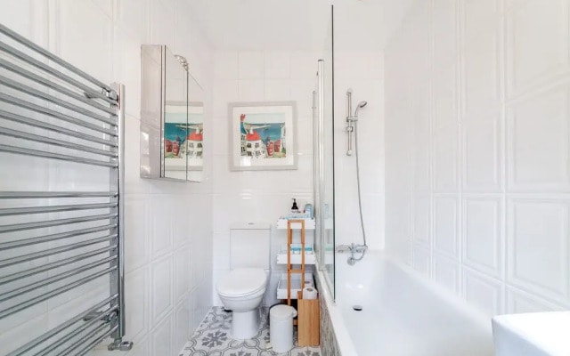Beautiful & Spacious Flat with Patio