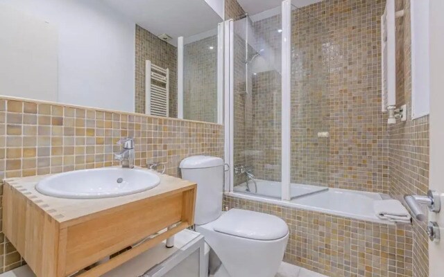 Modern and bright 3BD apartment by Gran Via - Plaza España