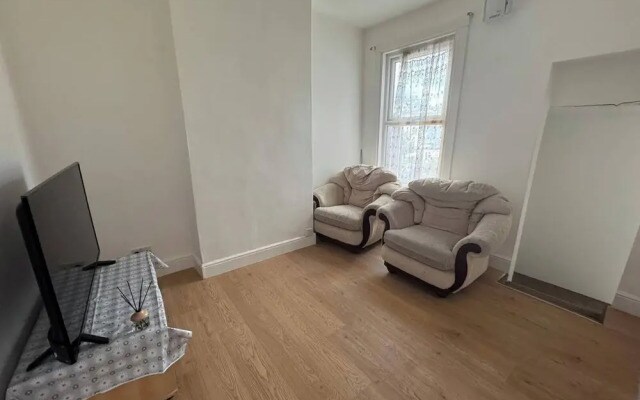 Cosy Croydon Apartment With 2 Bedrooms
