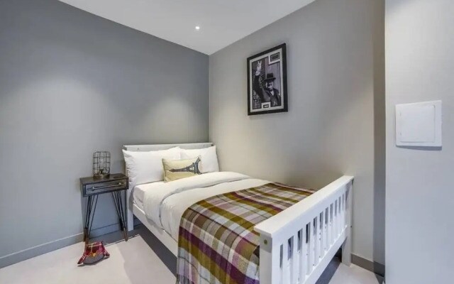 Modern 2bed W/balcony Sleeps 6 in Hackney