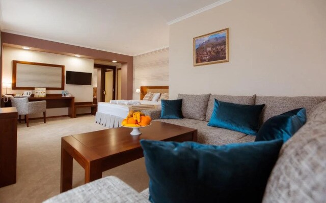 Yayla Hotel