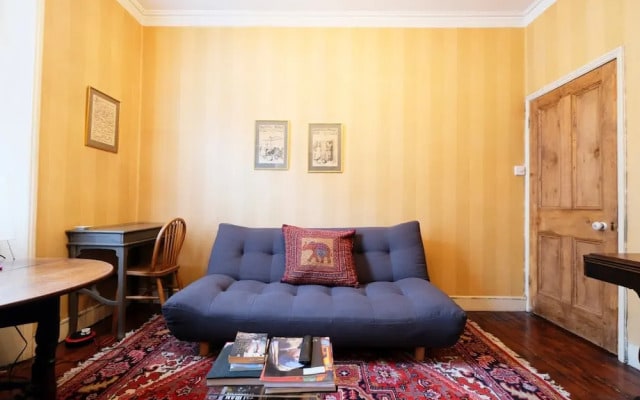 Lovely & Central Garden Flat in Victoria