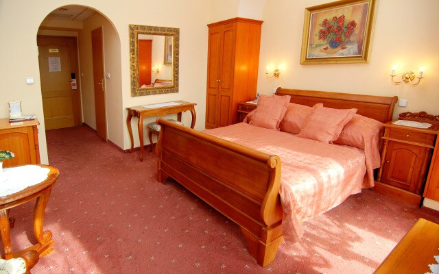 Opera Hotel