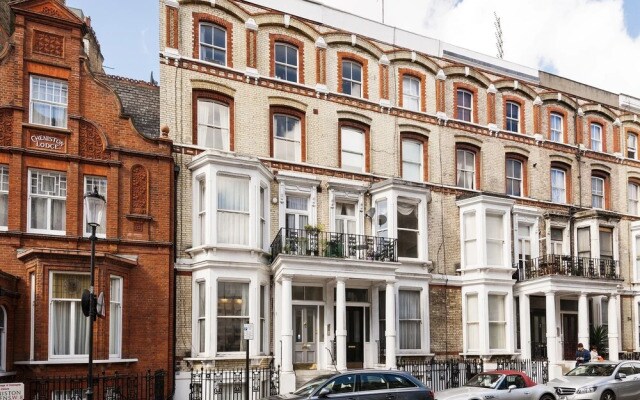 The Cheniston Gardens Abode - IA01