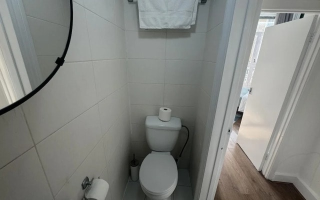 Charming Large Studio Apartment With Balcony