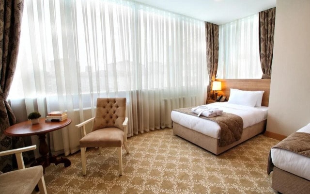 Sarissa Hotel