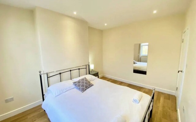 Mayfield Escape - Stylish Two Bed Apartment
