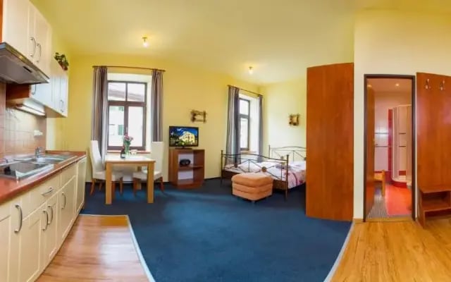 Yellow Ski Apartments