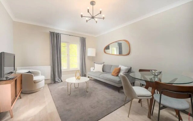 Gorgeous Apartment by the Park PS6