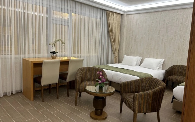 Lily Rooms