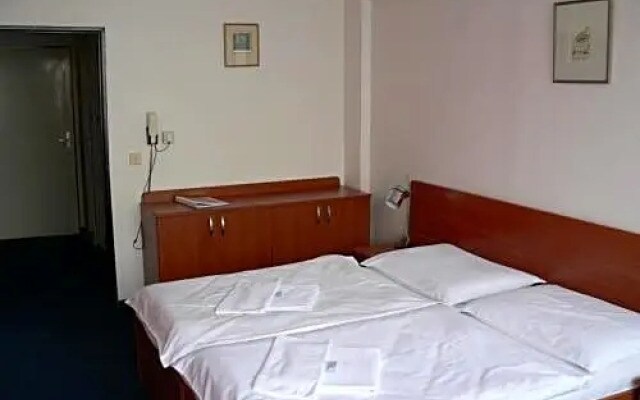 CMC Residence & Conference Inn