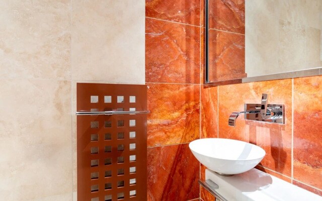 Spacious Pimlico Apartment
