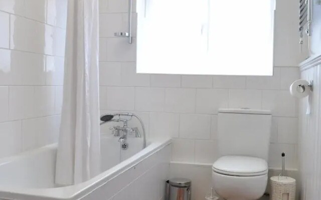 Bright 1 Bedroom Flat in North London