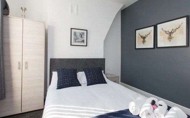 Townhouse @ 47 Clare Street Stoke