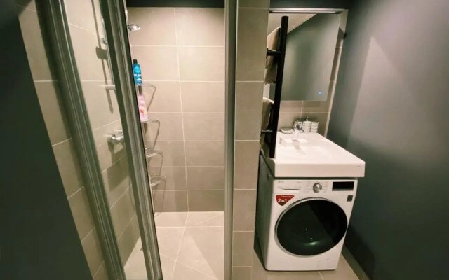 Albatross Mini - 2 Room Seaside Air-conditioned Apartment with Balcony