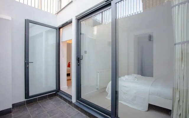 Newly Refurbished Modern 3 Bedroom Apartment in Affluent Fulham