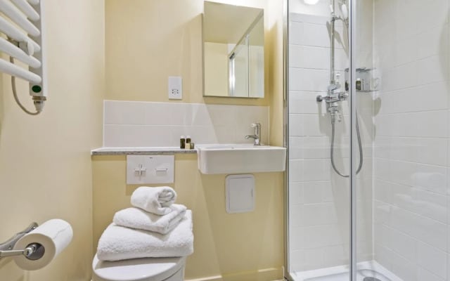 Spacious Studio Near Wonderful Primrose Hill