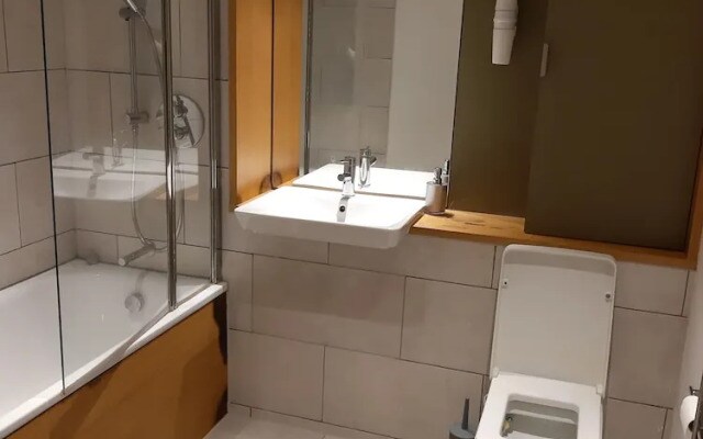 Newham - Apartment - Sleeps 2 - Great Location