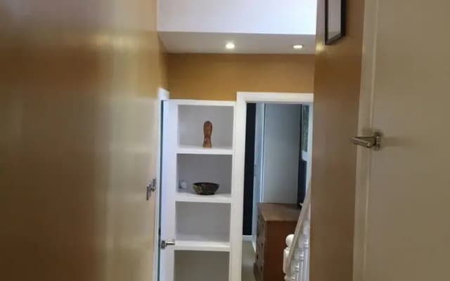 Charming 1 Bed Near Tube with Parking Permit