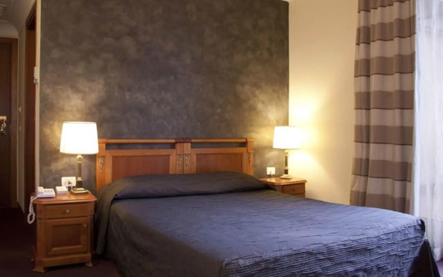J Maluni City Hotel