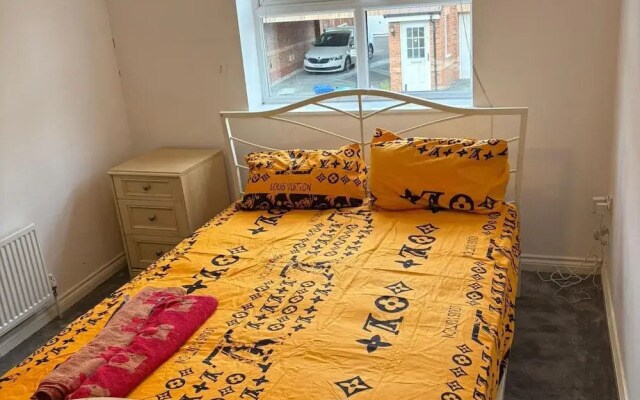 House - Sleeps 5, Private Parking & Pets Allowed