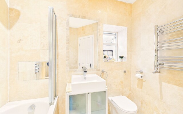 Brent Cross Garden Retreat 2 Bed Parking