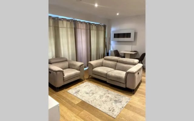 Luxury 1 Bedroom Apartment with Netflix & Parking