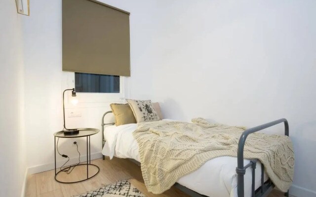 Luxurious Decor 4bdr Apt in Central, Eixample