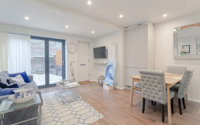 1 Bedroom Garden Flat In Hammersmith