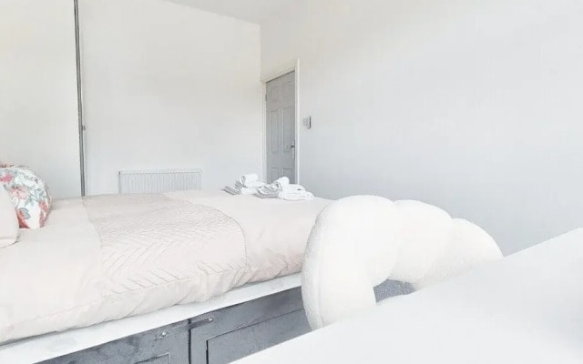 Stylish & Modern 2BR Flat