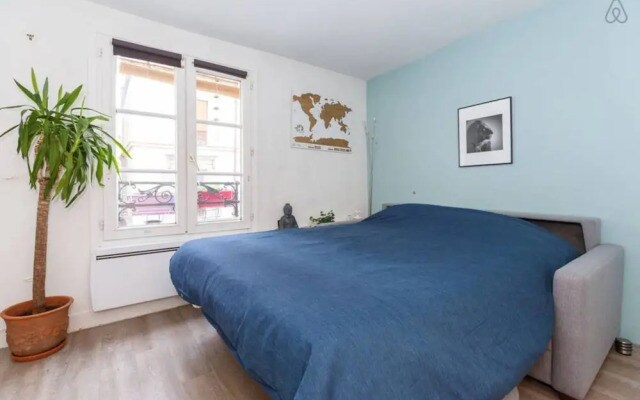 Bright Studio in Paris 18th