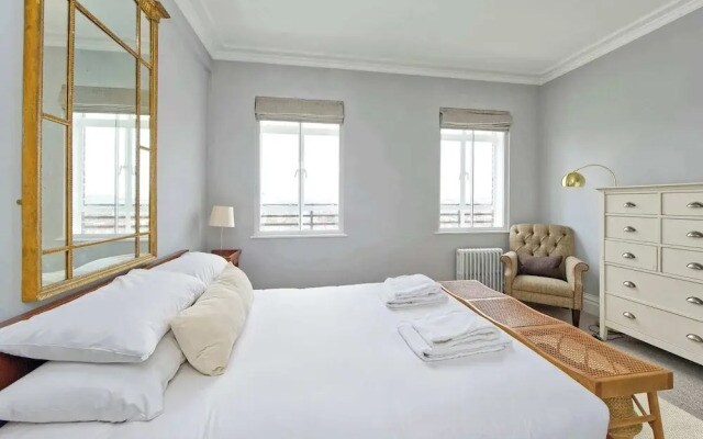 Large 1 Bedroom Apartment - Chelsea