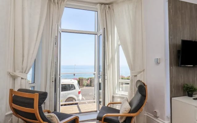 2 Beach View @ Beaconsfield House