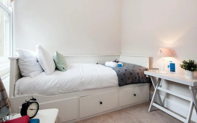 The Stephendale Road Townhouse - SL