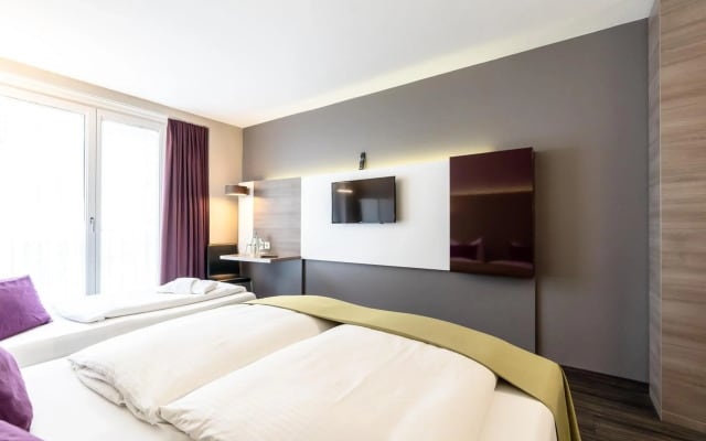 Hotel Demas City