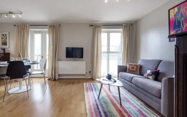 Panoramic Docklands Home