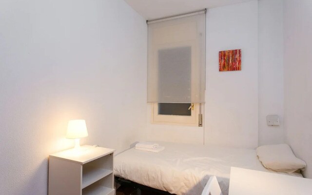 Spacious & Quiet 4 Bedroom Apartment