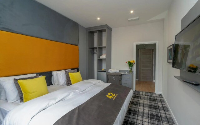 42 Apart-hotel