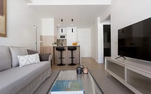 Elegant Apartment in Madrid Pedro Teixeira