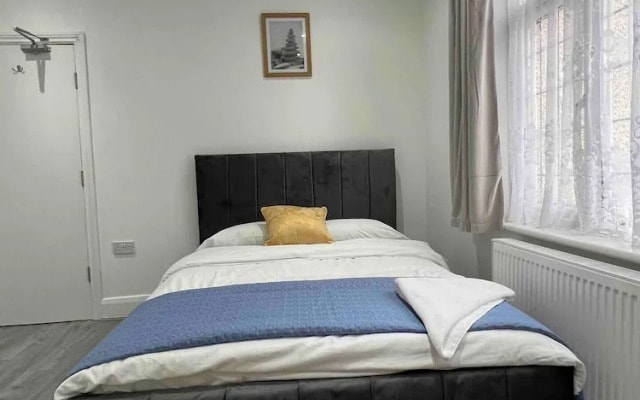 Inviting 2-bed Apartment in Ilford