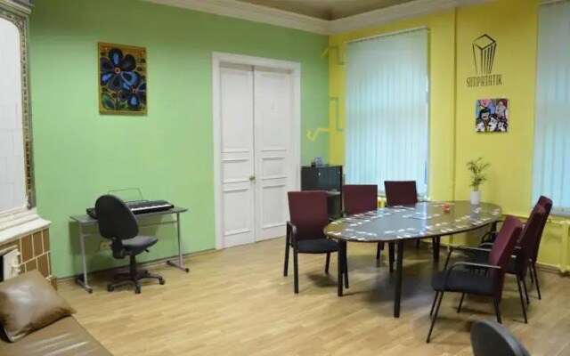 Mr. Hostel
