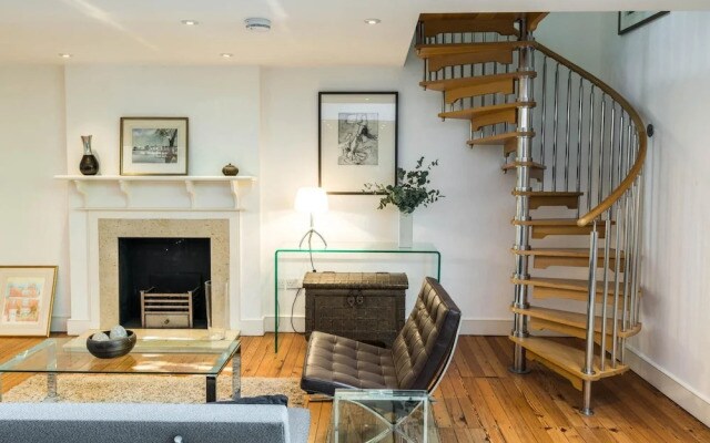 Unique 2 Bedroom Converted Artist's Studio