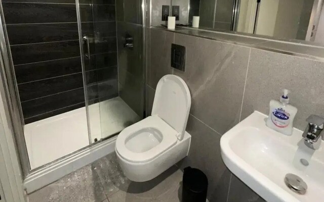 Apartment - Sleeps 4, Pets Allowed & Free Parking