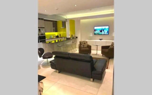 Stylish Large Cool 3 Bed 3 Bath Marylebone +Ac