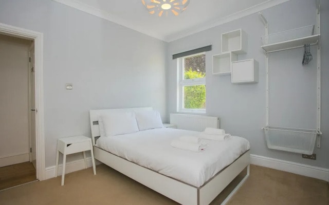Three Bedroom Apartment in Willesden Green