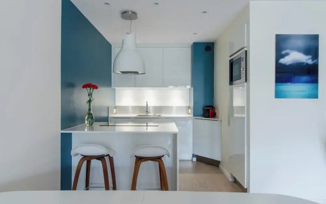 Casteja Modern Residence