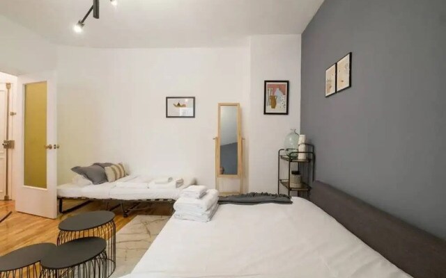 Lovely Modern 1Bed Apt in the city centre, nr metro